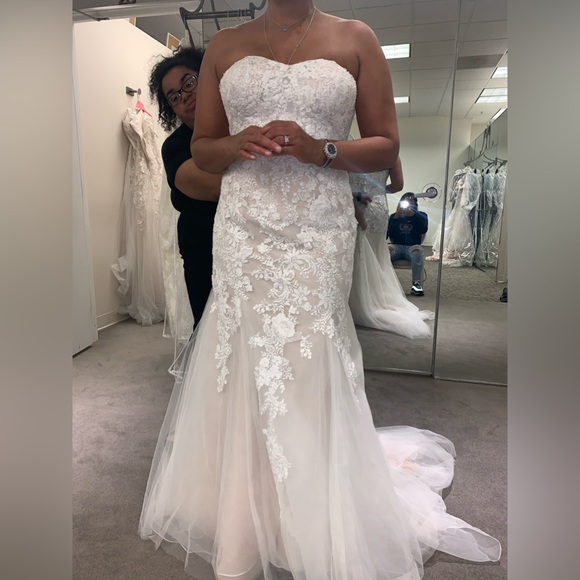 NEW & NEVER WORN WEDDING DRESS! - Picture 4 of 4